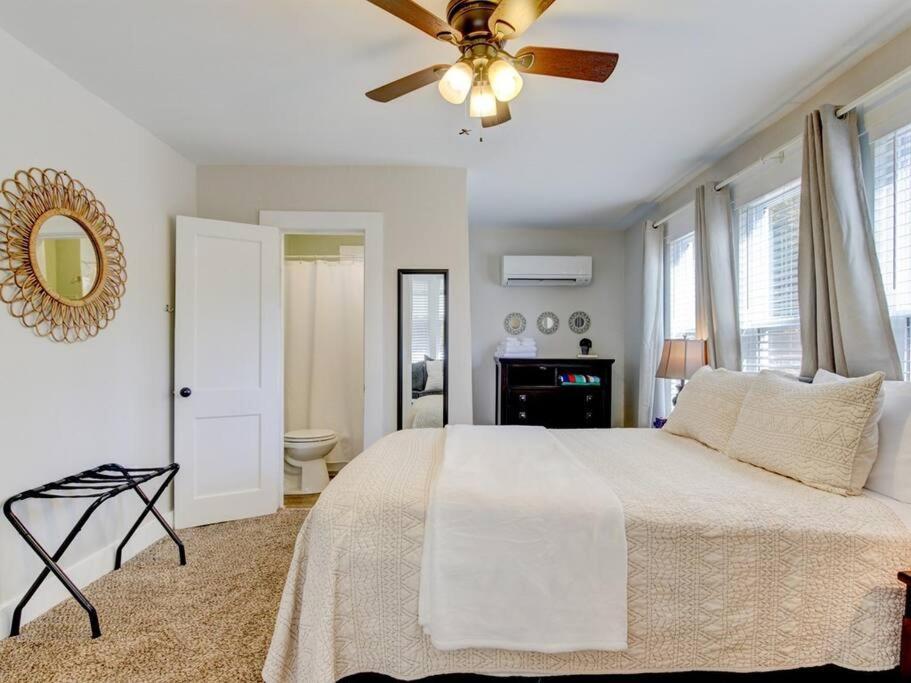 Cedar Blossom Bungalow Is A Cozy Getaway With A 5 Minute Walk To Downtown! Hot Springs Exterior foto