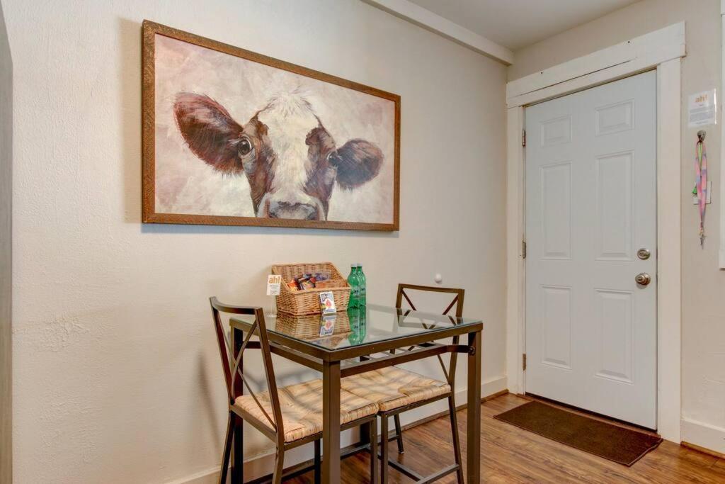 Cedar Blossom Bungalow Is A Cozy Getaway With A 5 Minute Walk To Downtown! Hot Springs Exterior foto