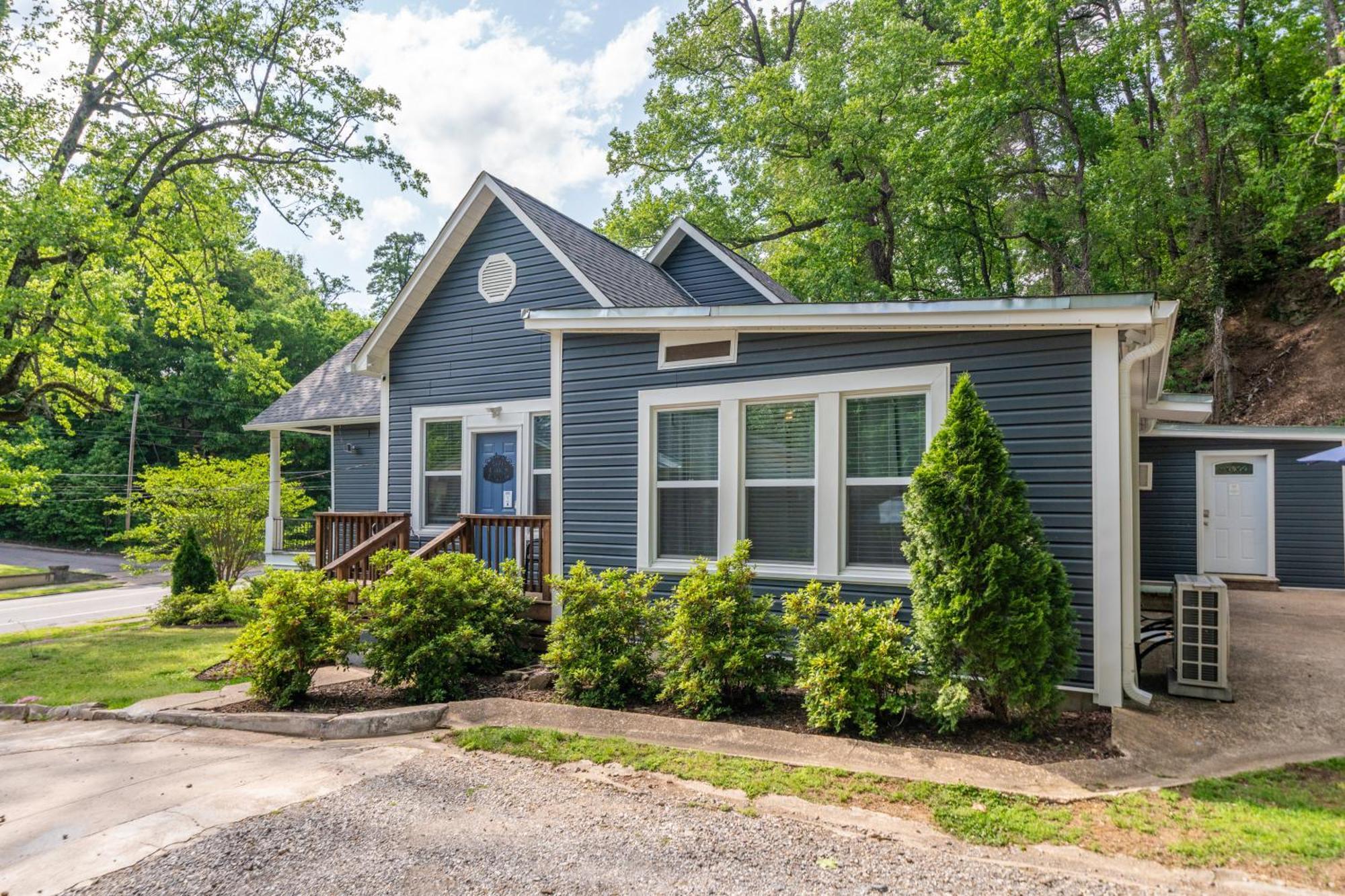 Cedar Blossom Bungalow Is A Cozy Getaway With A 5 Minute Walk To Downtown! Hot Springs Exterior foto